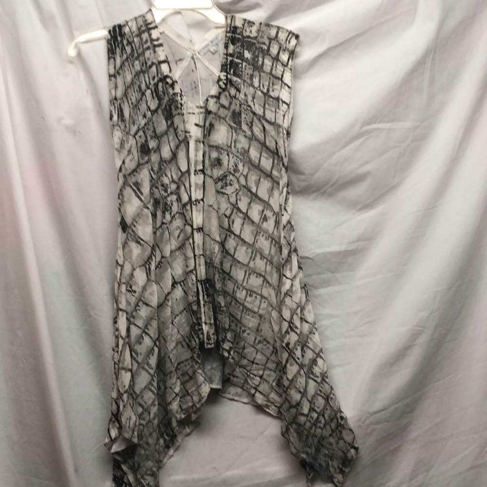 V neck flowing top by Alberto Makali